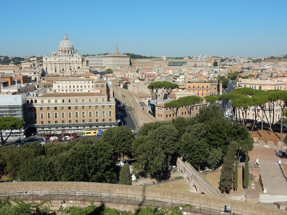 You are currently viewing Discover the Secret Passageways of the Vatican City