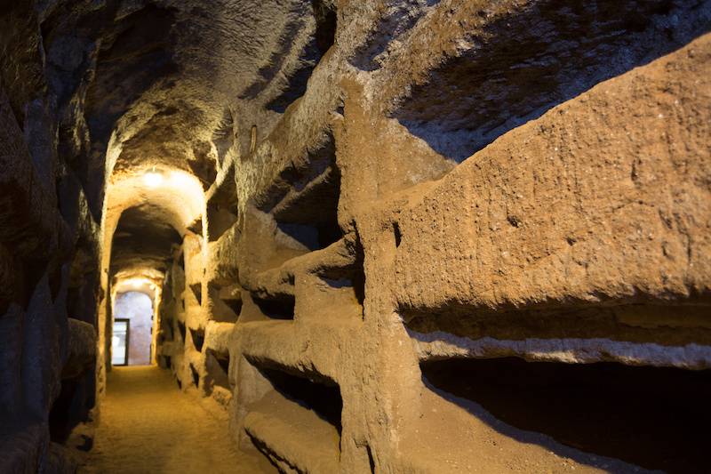 Read more about the article Rome’s hidden gems: the enchanting Catacombs of the Eternal City
