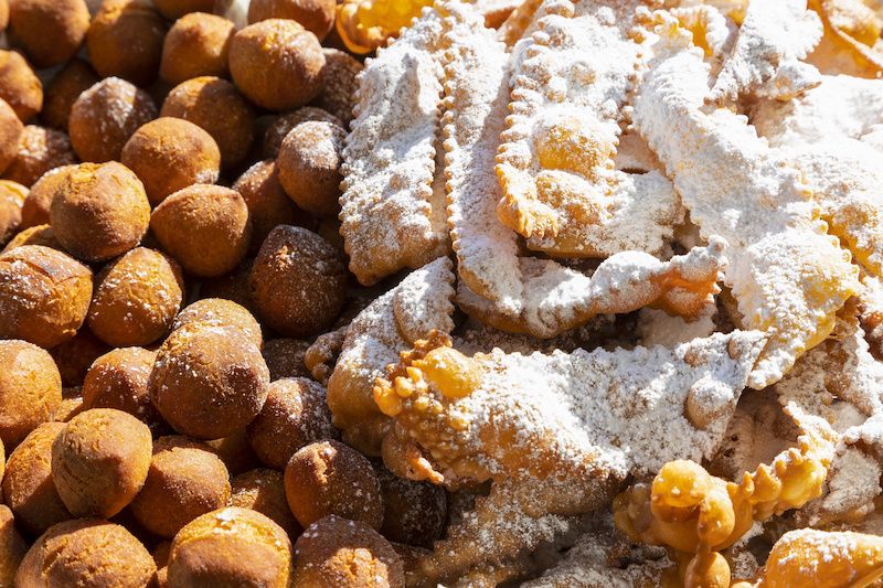 Read more about the article Carnival Culinary Delights: Discover the Tradition of Fritole and Galani in Venice